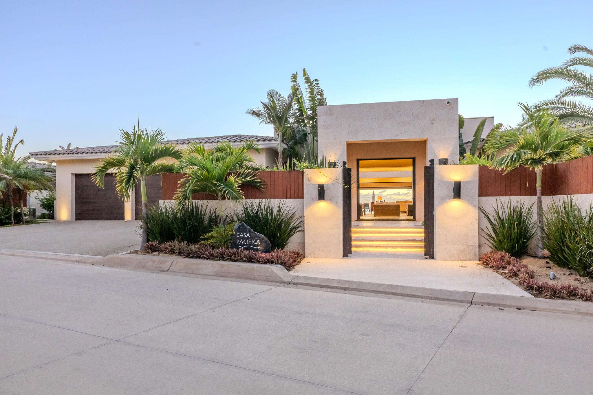 Cabo Luxury Fundadores Casa Primavera is a luxurious single-level 8-bedroom villa with stunning ocean and golf course for sale
