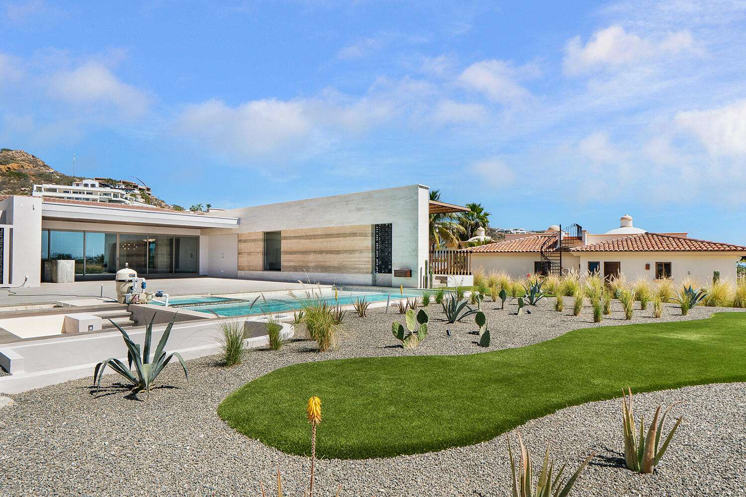 Cabo Luxury Fundadores EXCEPTIONAL VALUE — PRICED 19% BELOW MARKET (BASED ON CLOSED SALES)Based on closed sales over the last 12 months, the average price achieved across five comparable luxury homes sold in Fundadores is for sale