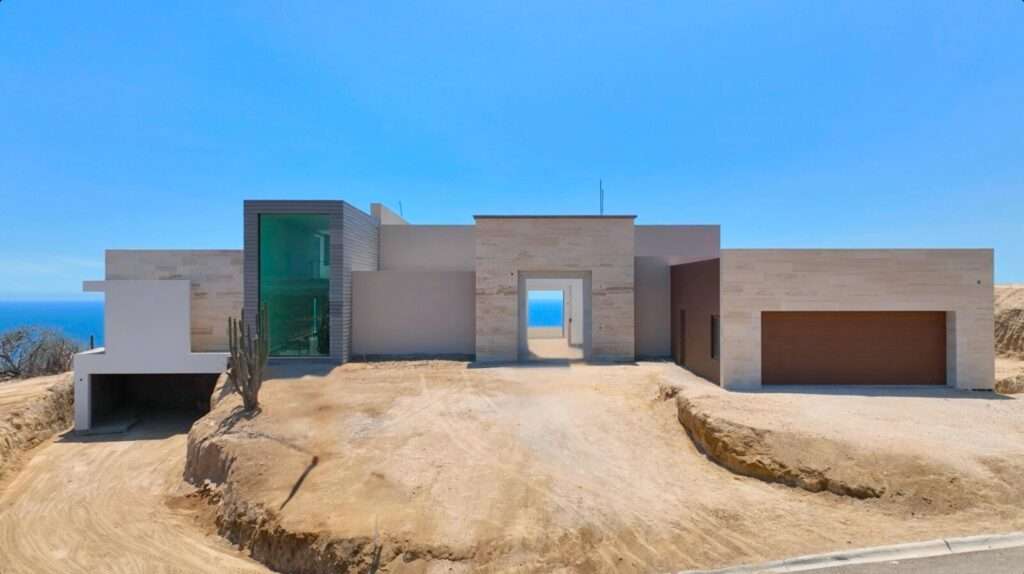 Cabo Luxury Rolling Hills **Casa Canuck** is a custom residence located at the highest point of **Rolling Hills, Pacific, Los Cabos**, offering exceptional privacy and **360-degree panoramic – LOTE No.08 MANZANA No. 25, Pacific, BS