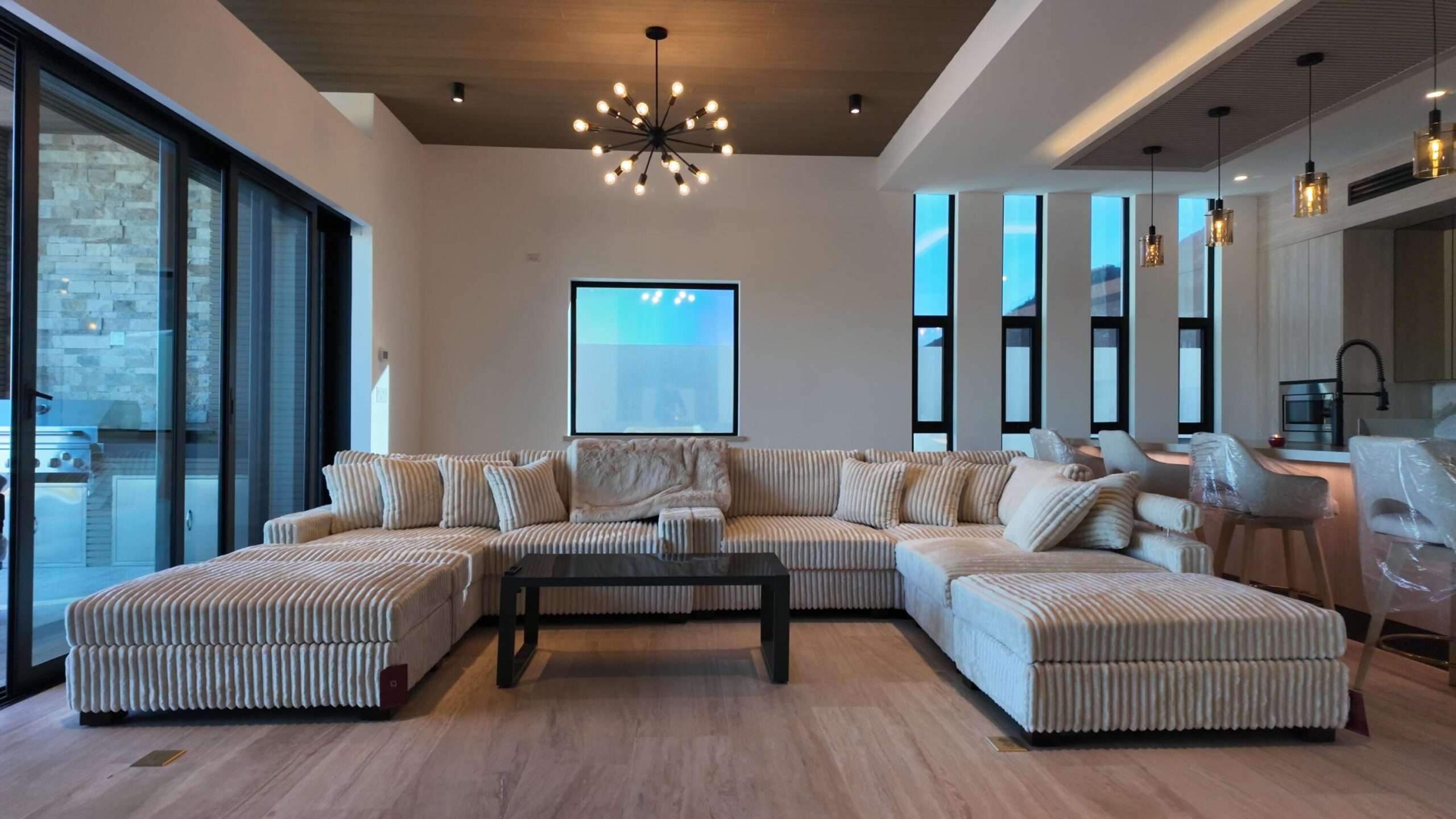 Cabo Luxury Hacienda Csl Villa 5 sits right on El Médano Beach. It's a fully renovated four-bedroom beachfront home that'scomfortable, practical, and easy to live in. The layout is open and spacious, with indoor areas thatflow straight out to a large ocean- for sale