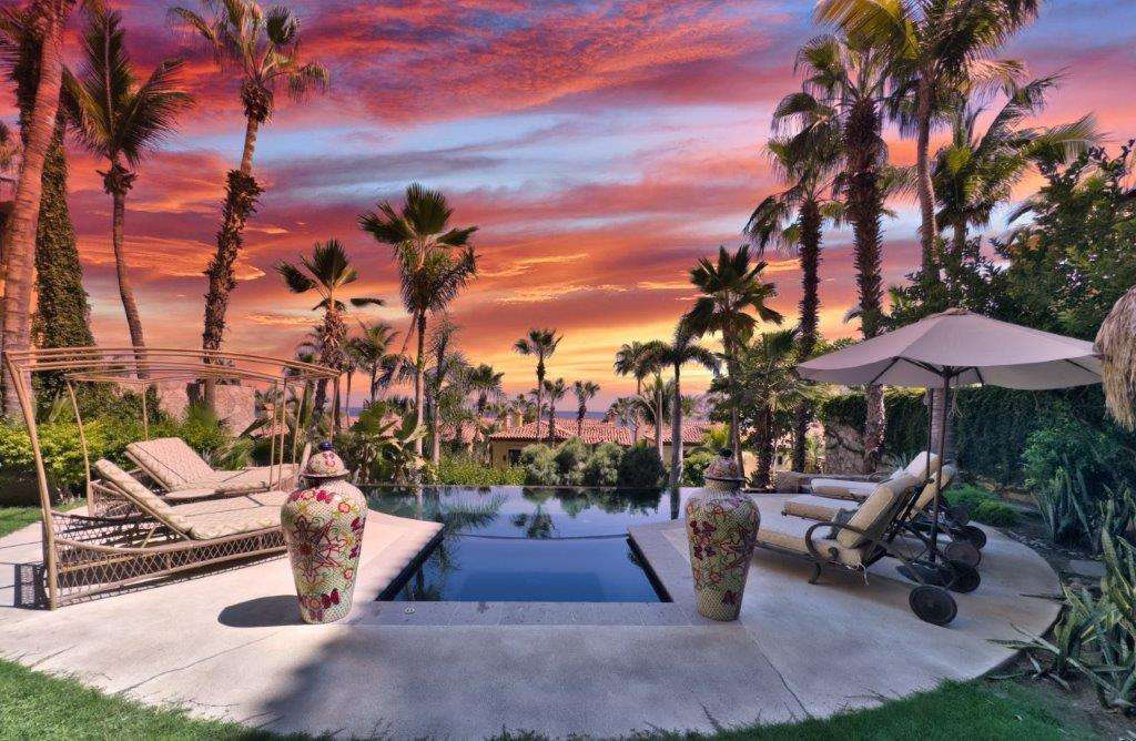 Cabo Luxury Las Ventanas Ultra-Luxury Penthouse with unmatched elegance at Las Ventanas. Experience the epitome of luxury living in this stunning 3 bdr, 3 & 2 1/2 baths, atop the prestigious Las Ventanas resort. Boasting an expansive 3,600 sq. ft. of A/C space with an additional 4,000 sq. ft. rooftop deck, this residence redefines grandeur. Breathtaking – Km 19.5 Carr. Transpeninsular, San Jose Corridor, BS